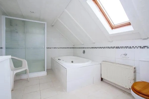 Before — old dated Seaford bathroom prior to renovation